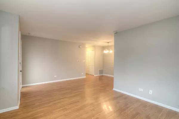 Hanover Park, IL 60133,6035 Kit Carson Drive #16-1