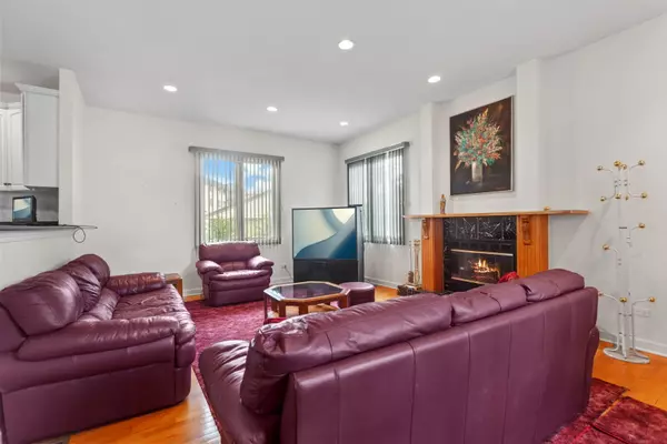 Harwood Heights, IL 60706,6916 W Forest Preserve W Drive