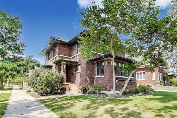 Oak Park, IL 60302,801 N Marion Street
