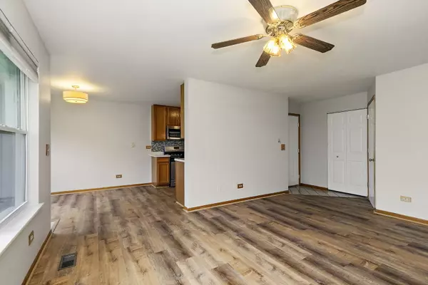 Elgin, IL 60120,1104 Yorkshire Court #A