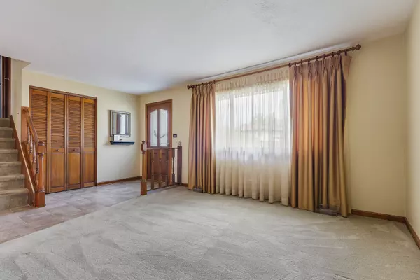 Schaumburg, IL 60193,1020 Webster Lane