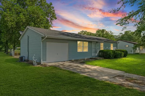 Ogden, IL 61859,313 W Lincoln Avenue