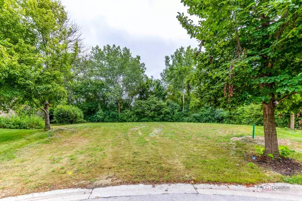 Vernon Hills, IL 60061,1023 Pine Grove Court
