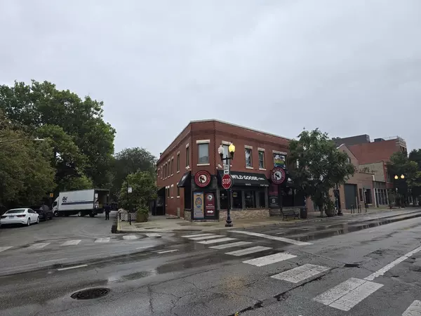 Chicago, IL 60618,4263 N Lincoln Avenue