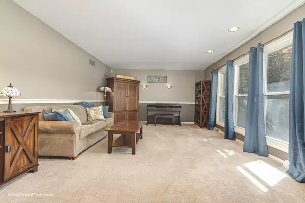 Sleepy Hollow, IL 60118,842 Winmoor Drive