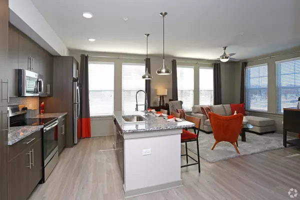 Schaumburg, IL 60173,670 E Algonquin Road #4101