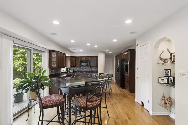 Libertyville, IL 60048,1017 Dawes Street