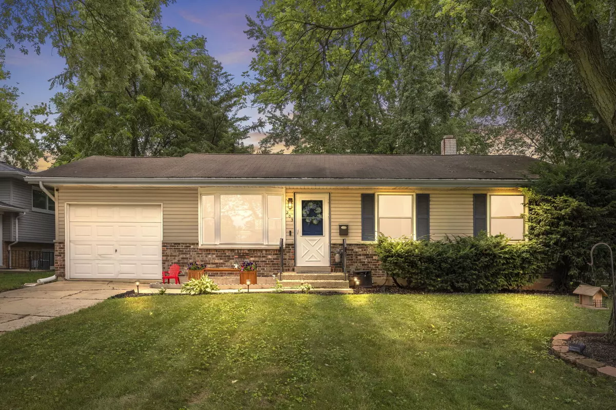 North Aurora, IL 60542,203 Lilac Lane