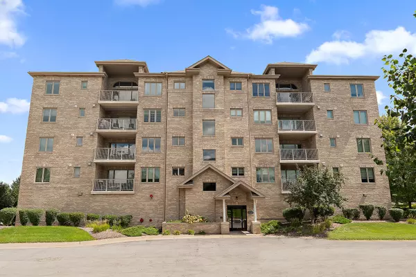 Orland Park, IL 60467,11111 Waters Edge Drive #4B