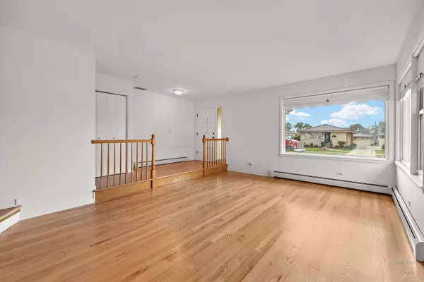 Niles, IL 60714,8415 N Clifton Avenue