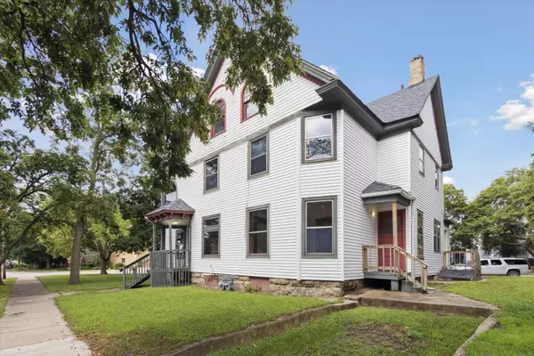 Rockford, IL 61103,541 Woodlawn Avenue