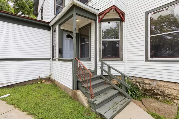Rockford, IL 61103,541 Woodlawn Avenue
