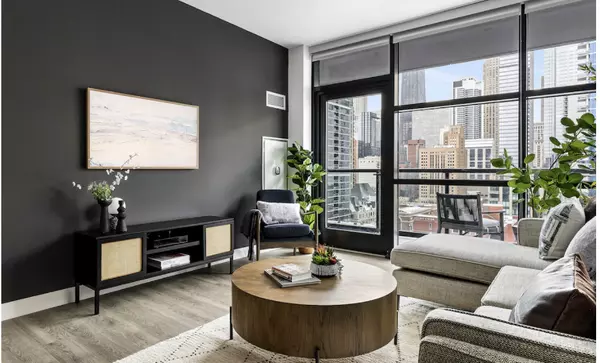 Chicago, IL 60654,741 N Wells Street #903