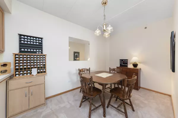 Lombard, IL 60148,2250 S Grace Street #108