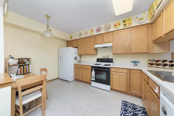 Lombard, IL 60148,2250 S Grace Street #108