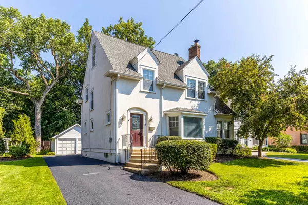 544 McKinley Avenue,  Libertyville,  IL 60048