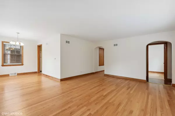 Barrington, IL 60010,402 Berry Road