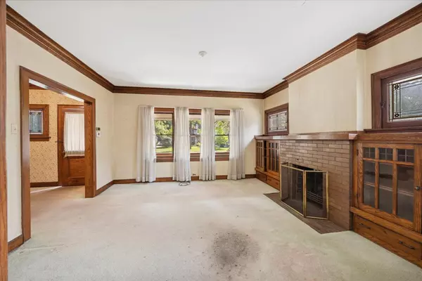 River Forest, IL 60305,814 Forest Avenue