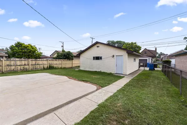 Chicago, IL 60652,3237 W 83rd Place