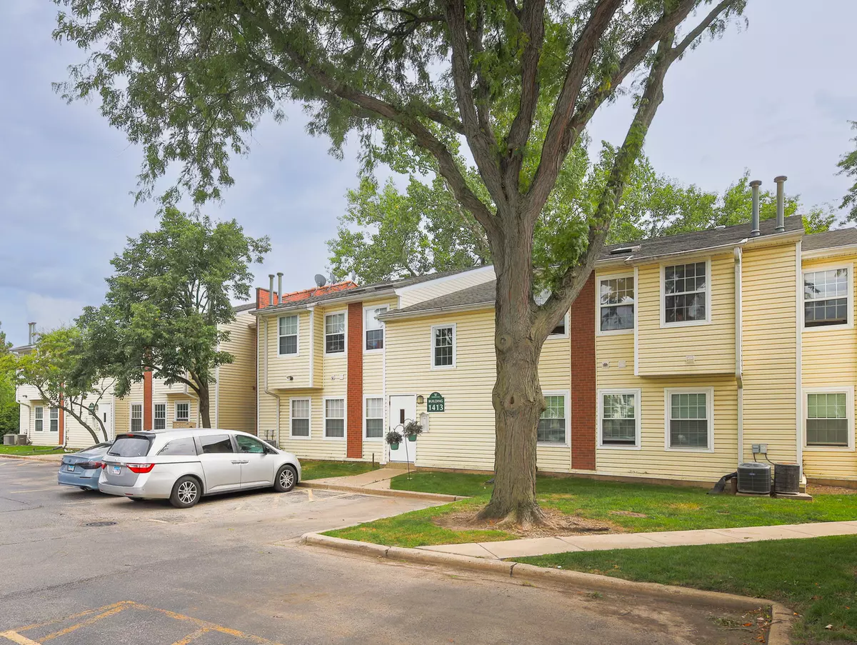 Palatine, IL 60074,1417 E Wyndham Circle #103