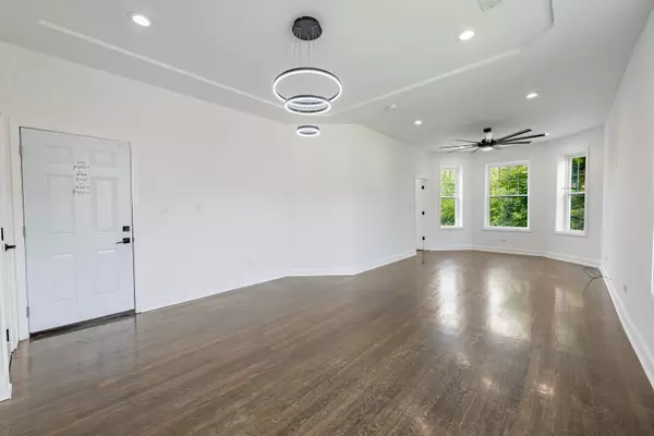 Chicago, IL 60624,4453 W Adams Street