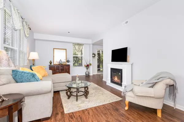 Oswego, IL 60543,421 Valentine Way #421