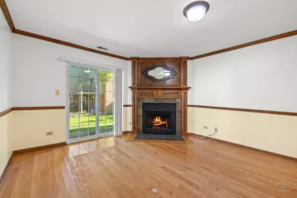 Schaumburg, IL 60195,100 white oak Court #3