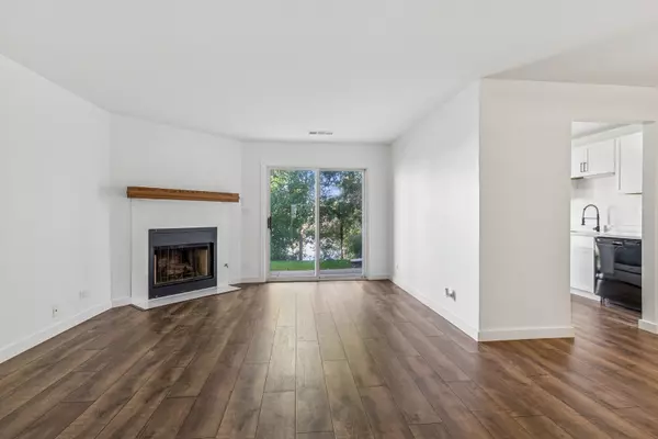 Roselle, IL 60172,1240 WINFIELD Court #3