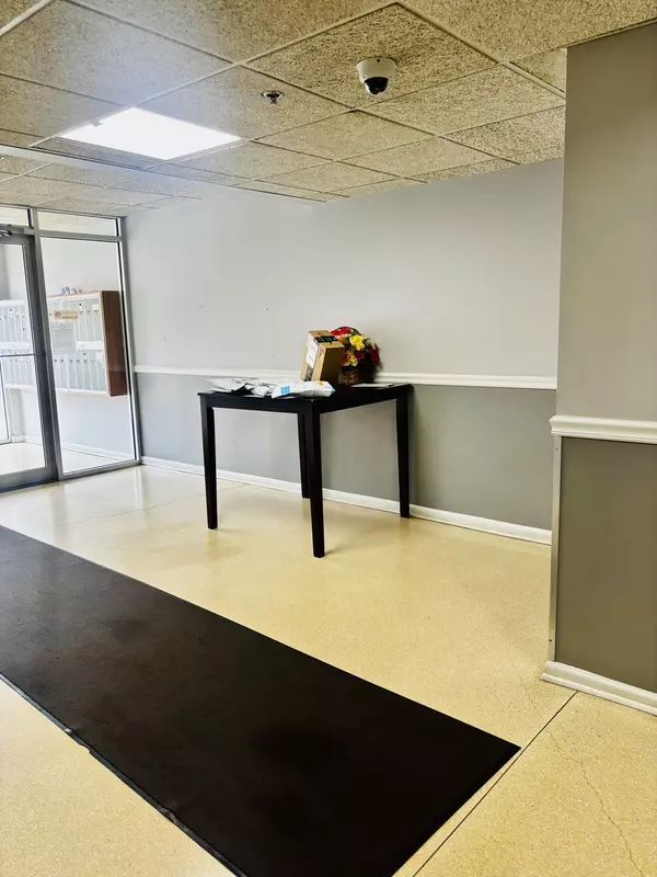 Berwyn, IL 60402,6238 26th Street #201