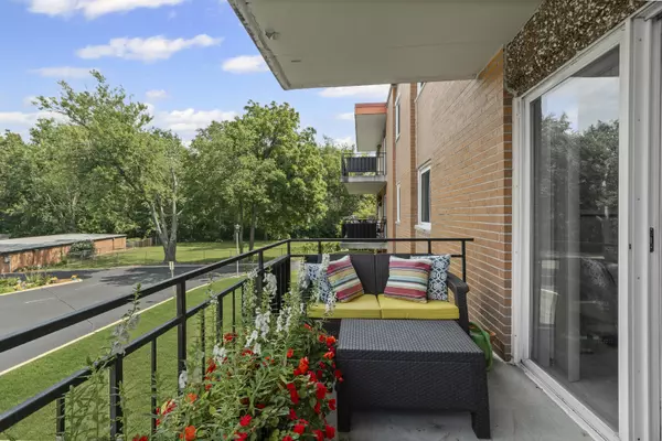 Homewood, IL 60430,940 Holbrook Road #8B