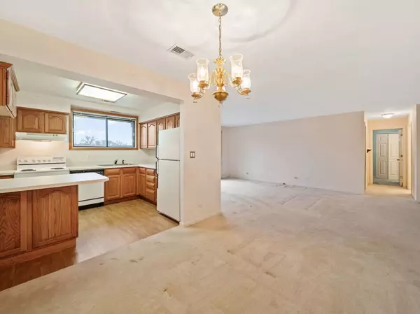 Glen Ellyn, IL 60137,464 Raintree Drive #2D