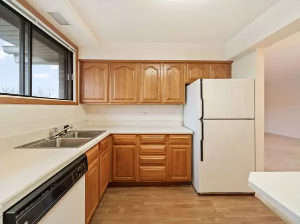 Glen Ellyn, IL 60137,464 Raintree Drive #2D