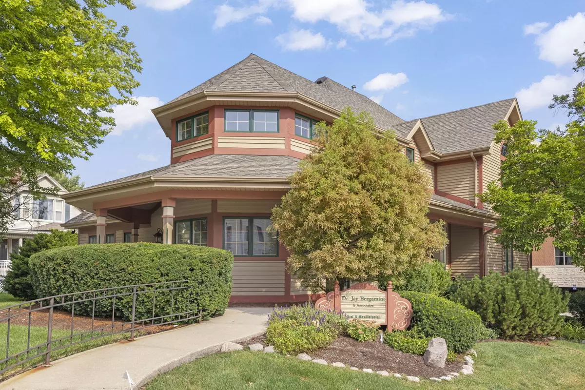 Naperville, IL 60540,405 S Main Street