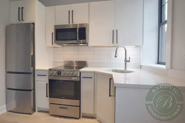 Chicago, IL 60626,7645 N SHERIDAN Road #113