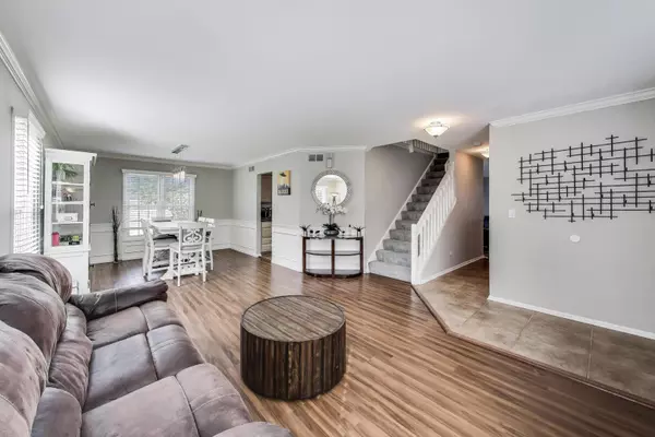 Elgin, IL 60123,1424 Sweetbriar Lane