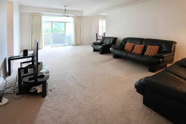 Palatine, IL 60067,77 N Quentin Road #414