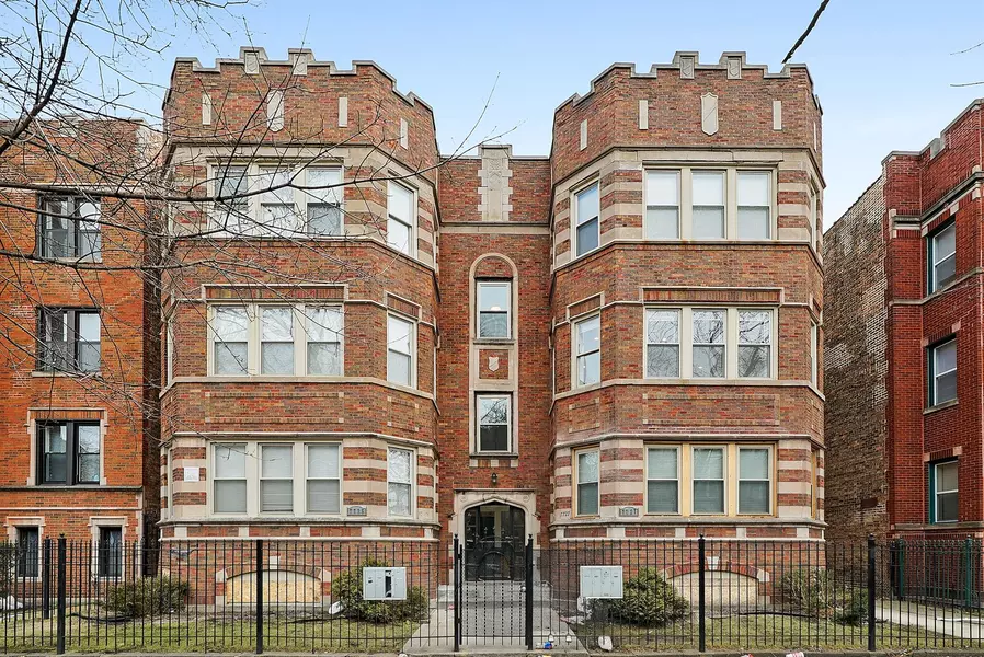 7725 S KINGSTON Avenue, Chicago, IL 60649