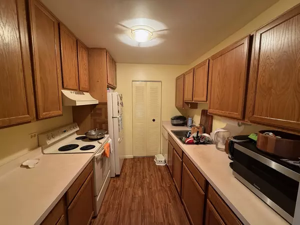 Vernon Hills, IL 60061,840 N Lakeside Drive #1B