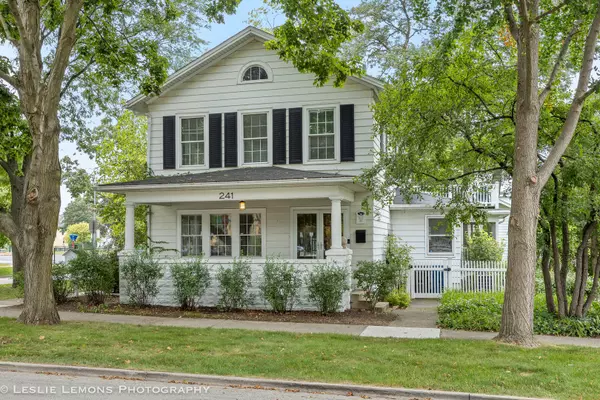 241 W Van Buren Avenue, Naperville, IL 60540