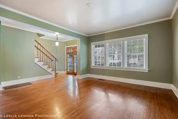 Naperville, IL 60540,241 W Van Buren Avenue