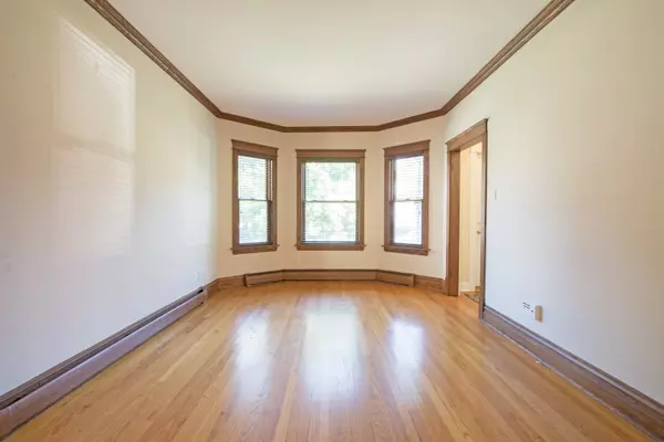 Chicago, IL 60641,4853 W Hutchinson Street