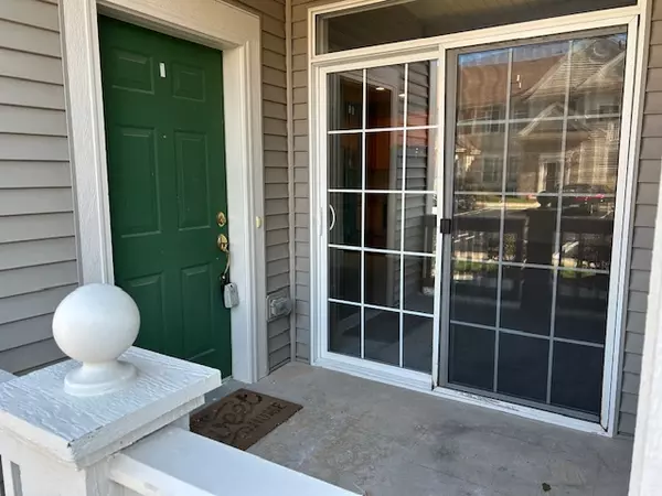 Pingree Grove, IL 60140,2220 Aurora Drive #5