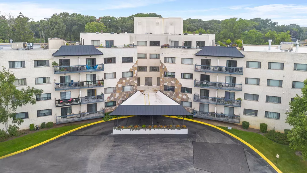 6700 S Brainard Avenue #428, Countryside, IL 60525