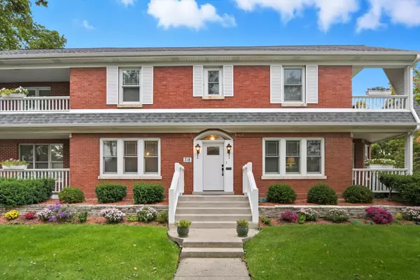 718 S WASHINGTON Avenue, Park Ridge, IL 60068