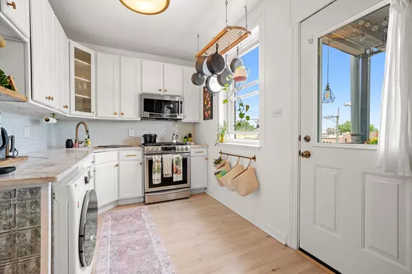 Chicago, IL 60641,4006 W WELLINGTON Avenue #3