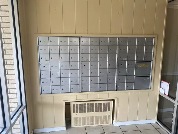 Morton Grove, IL 60053,5506 Lincoln Avenue #A211