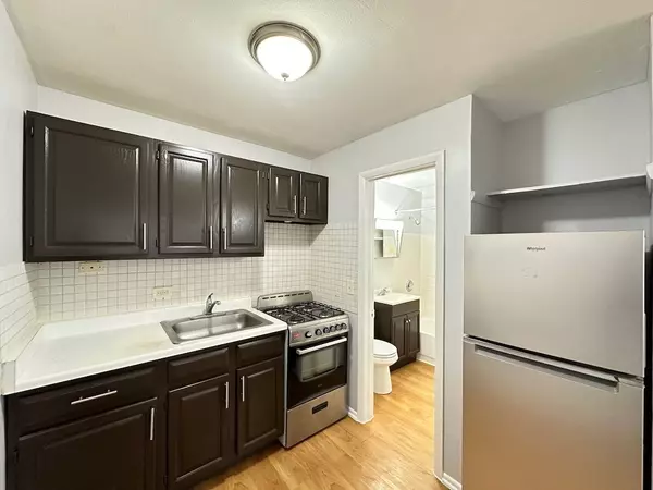 Chicago, IL 60640,4616 N Beacon Street #2D