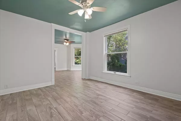 Waukegan, IL 60085,616 4th Street