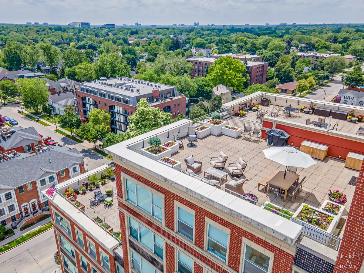 Arlington Heights, IL 60005,77 S Evergreen Avenue #1103