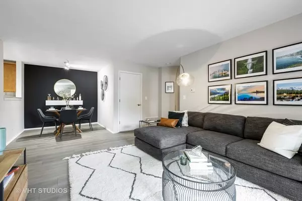 Schaumburg, IL 60173,1681 Buttonwood Circle #2724